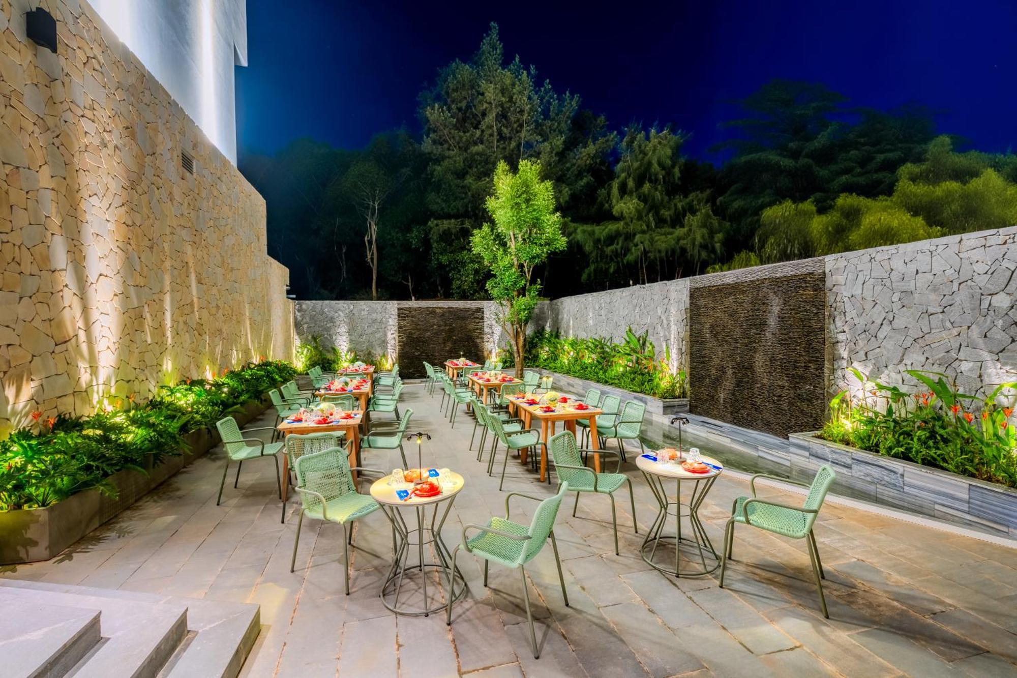Poseido Hotel Quang Binh Донгхой Экстерьер фото