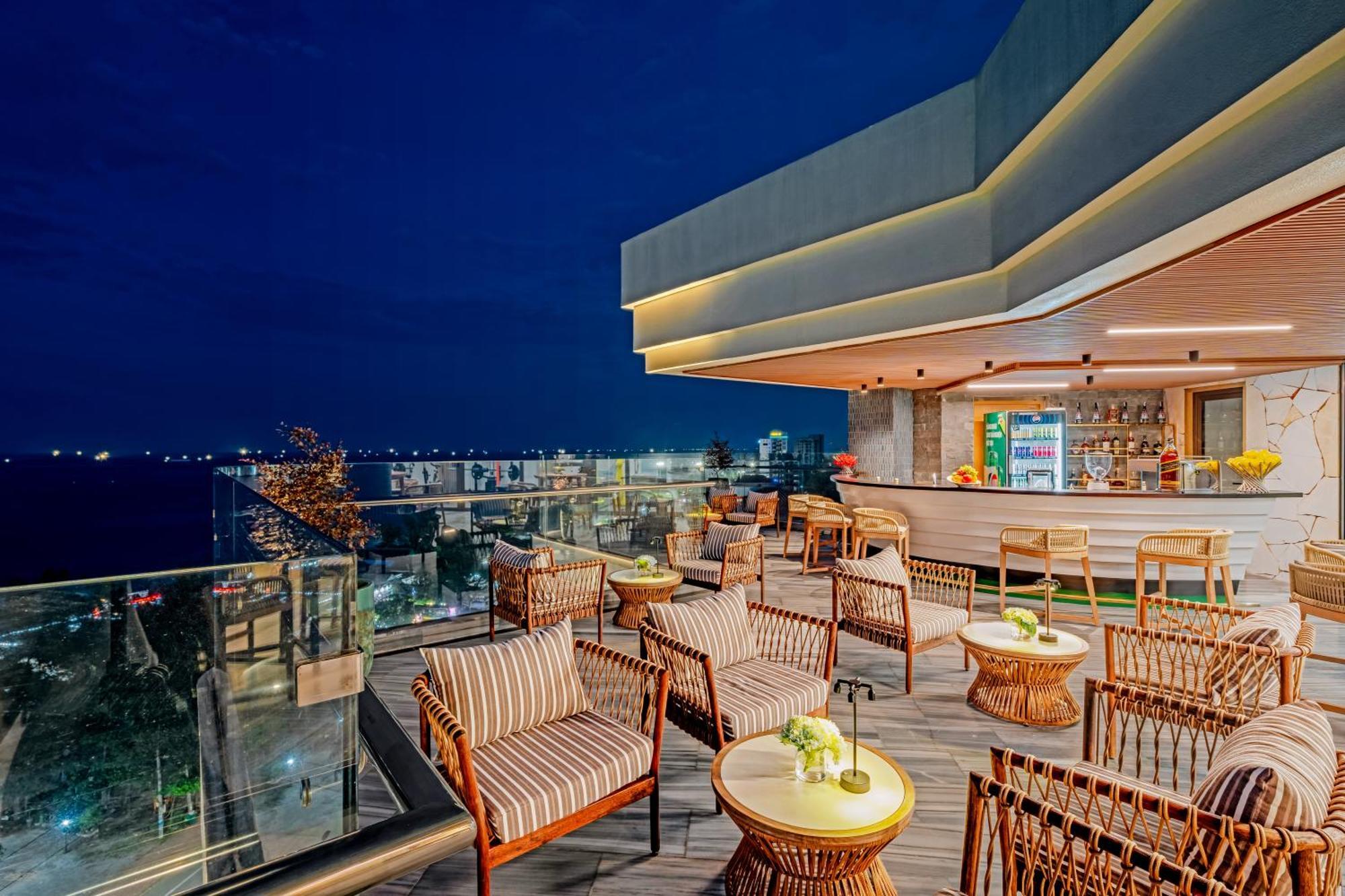 Poseido Hotel Quang Binh Донгхой Экстерьер фото